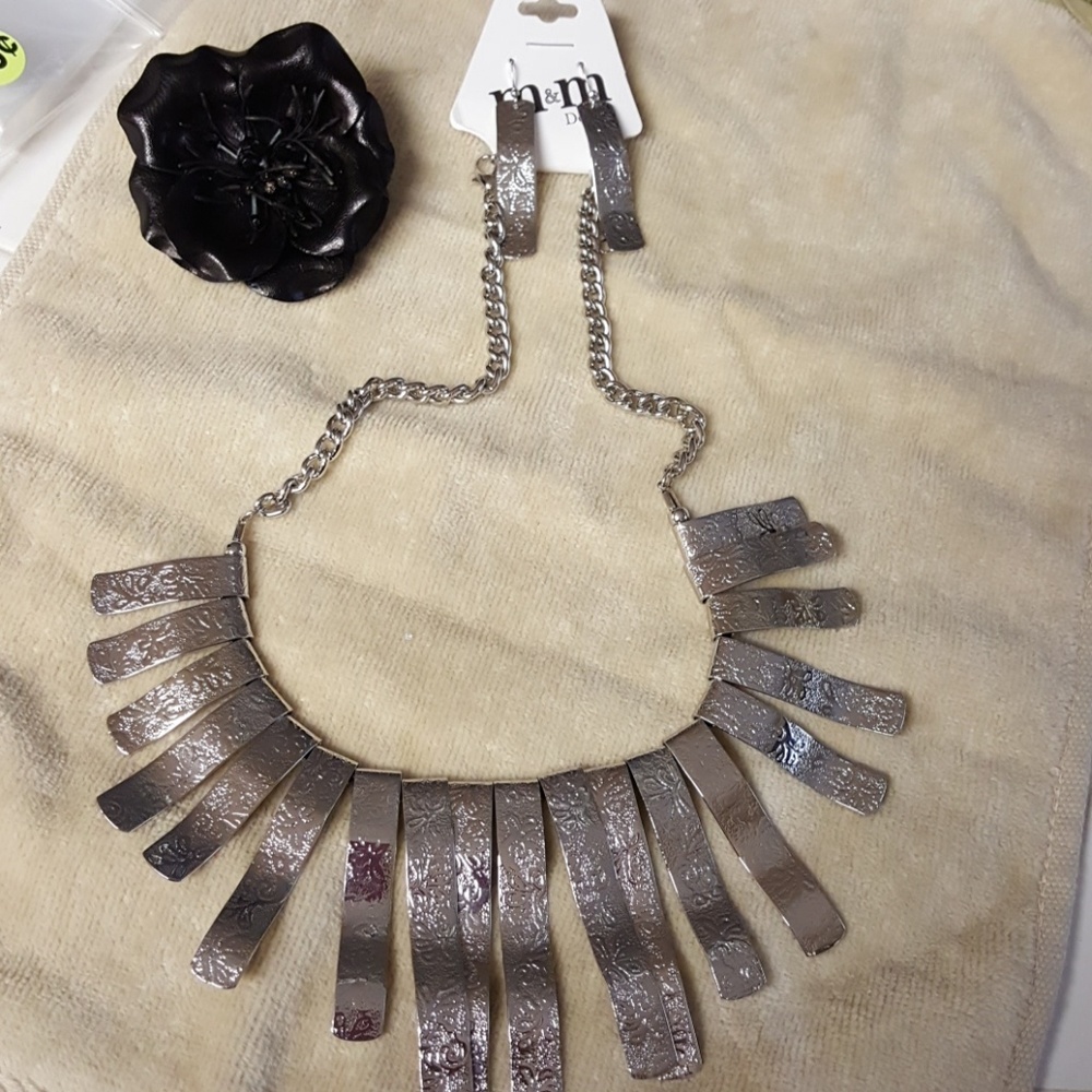 Embossed design/ Silver toned necklace & earrings